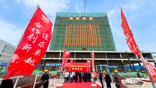 濰坊地標(biāo)性建筑金日封頂，華特集團(tuán)用實(shí)力引領(lǐng)行業(yè)新發(fā)展！
